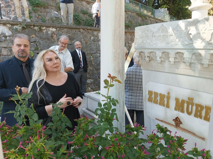 Zeki Müren, Kabri Başında Anıldı