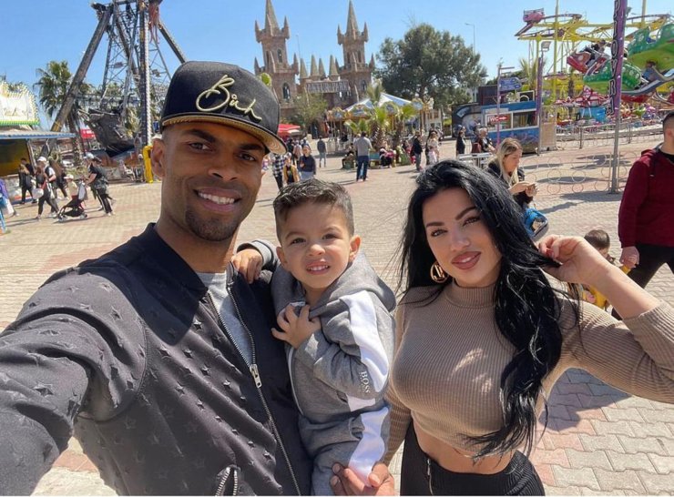 Antalyasporlu Naldo'nun Yoğun Bakımdaki Oğlunun Beyin Bulgularının Normale Dönmesi Bekleniyor