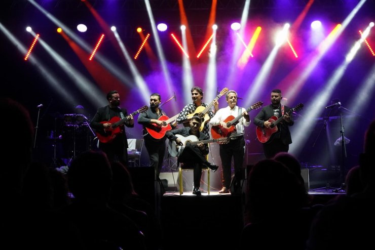 Çeşme Festivali'nde Chico & Gypsies İle Final