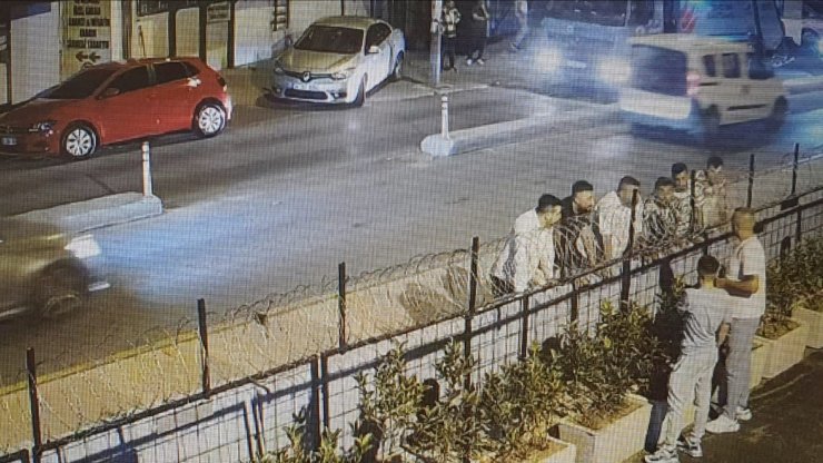 Ek Bigilerle // Kağıthane'de Polis Merkezi Önündeki Cinayet Davasında 'anucurlar'ın Firari Liderine Müebbet Hapis Cezası
