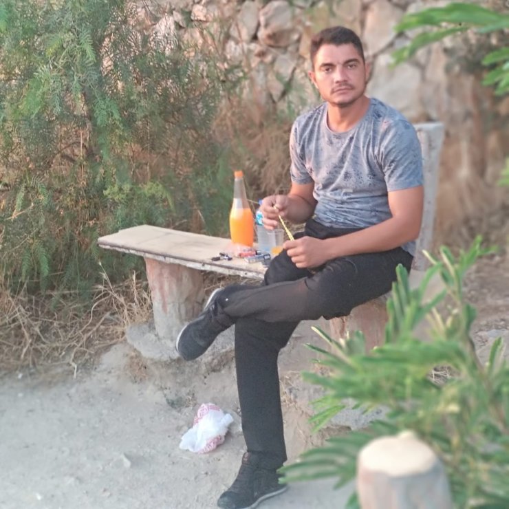 Kazada Otomobilden Fırlayan Sürücüye Demir Bariyer Saplandı