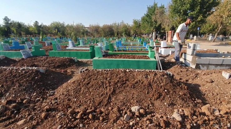 Müzik Öğretmeni, İlaç Almak Gittiği Eczanenin Önünde Kalp Krizi Geçirip Öldü (2)