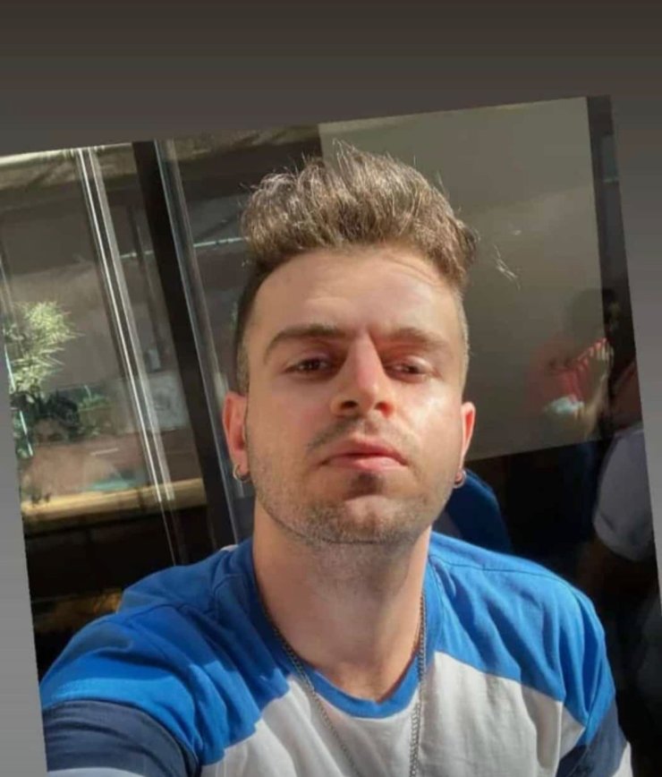 Müzik Öğretmeni, İlaç Almak Gittiği Eczanenin Önünde Kalp Krizi Geçirip Öldü