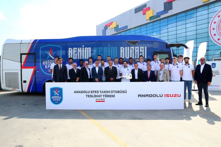Anadolu Efes'e Yeni Takım Otobüsü Teslim Edildi