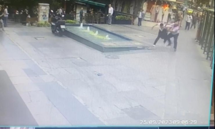 Fatih'te İett Şoförü İle Yolcunun Kavgası