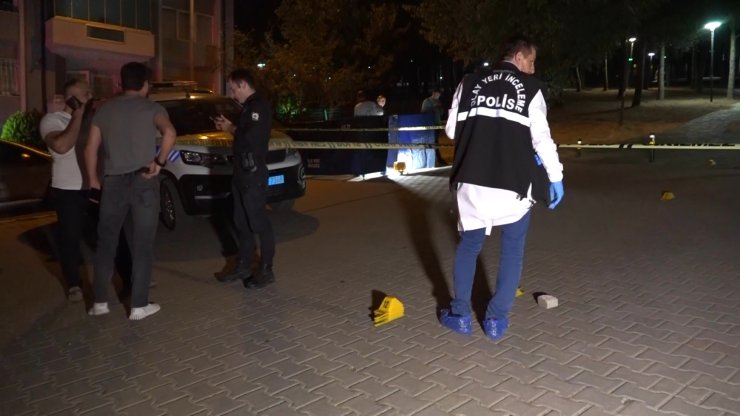 Gece Kulübü İşletmecisi Otoparkta Silahlı Saldırıda Öldürüldü; Olay Anı Kamerada