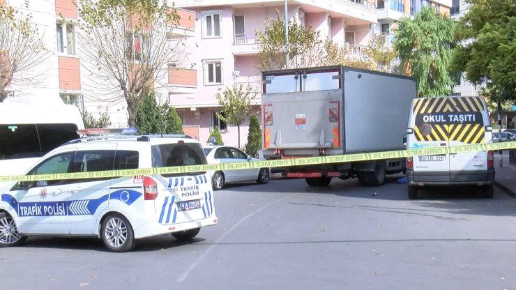 Küçükçekmece'de Kamyonun Çarptığı Kadın Hayatını Kaybetti