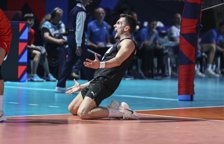 Milli Voleybolcu Bedirhan Bülbül, Avrupa'da "rüya Takım"a Seçildi
