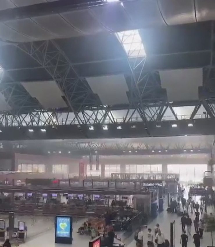 Sabiha Gökçen Havalimanı'nda Duman Paniği