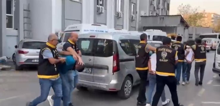 Silahlı Ve Maskeli Kuyumcu Soygunu Şüphelileri 1200 Saat İzlenen Görüntüyle Yakalandı