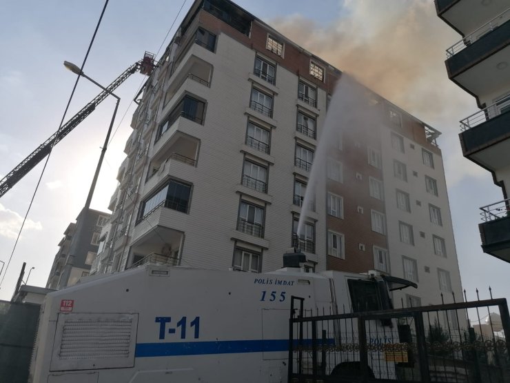 Batman'da Çatı Katında Çıkan Yangında 6 Daire Kullanılmaz Hale Geldi