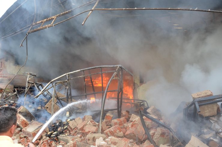 İncir İşletmesinde Çıkan Yangın 4 Saatte Kontrol Altına Alındı