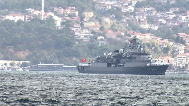 İstanbul- Preveze Deniz Zaferi'nin 485. Yıldönümünde İstanbul Boğazı'nda Resmi Geçit Töreni Yapıldı