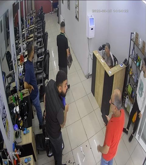 İşten Çıkarıldığını Öğrenince Bıçağını Alıp Patronuyla Kavga Etti