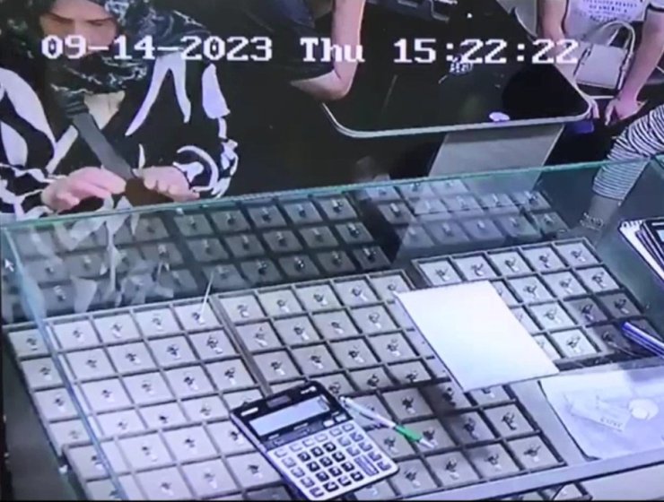 Kuyumcu Dükkanında 104 Yüzük Bulunan Çantayı Çaldı