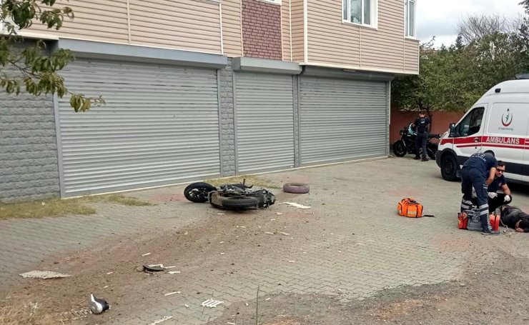 Otomobile Çarpan Motosikletin Sürücüsü Öldü