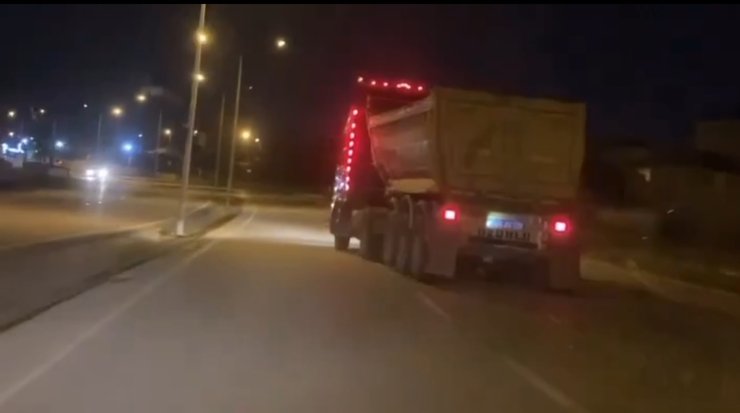 Tuzla'da Hafriyat Kamyonu Şoförü Zikzak Çizerek Gittiği Anları Sosyal Medyada Paylaştı