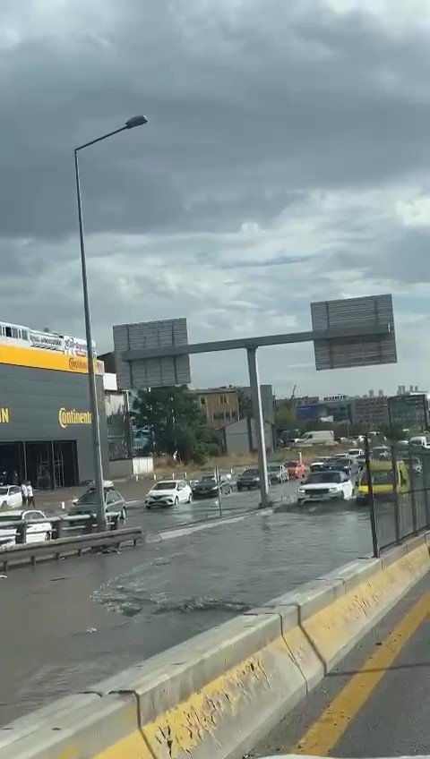 Ankara’da Sağanak; Yollar Göle Döndü