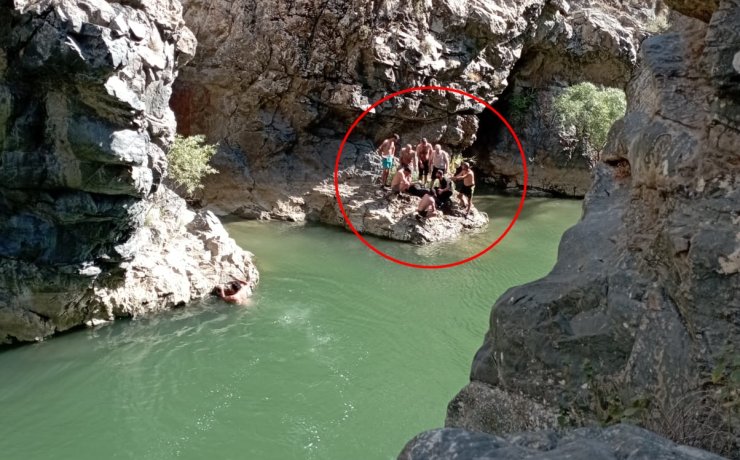 Çayda Cansız Bedeni Bulundu, Ekipler Ambulansa Kadar 7 Saat Taşıdı