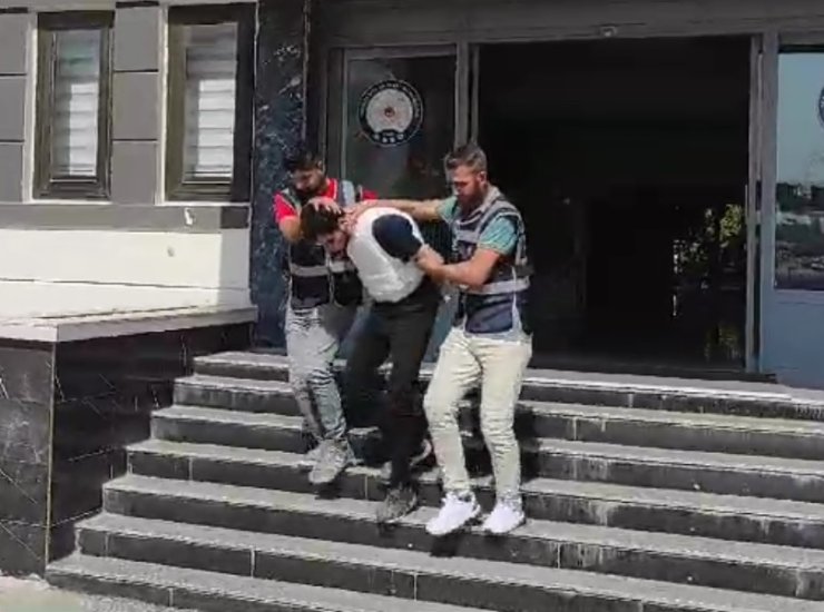 Eşi Boğazı Kesilmiş Halde Bulmuştu; Cinayet Şüphelisi Oğlu Çıktı