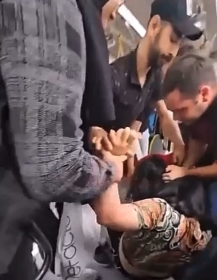 Kartal’da Otobüste Yolcuların Koltuk Kavgası Kamerada