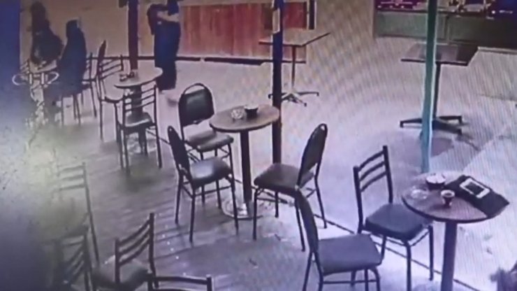 Oyuncu Ufuk Bayraktar'ın Kafesinde Oturan Müşteriye Silahlı Saldırı Düzenleyen Kişi Yakalandı