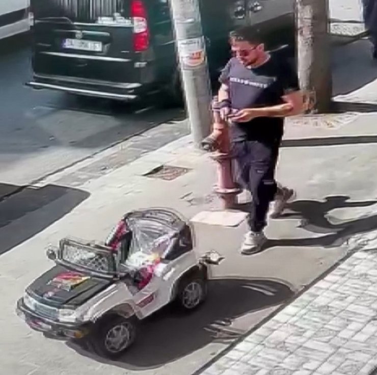 Sultangazi'de Dükkan Dükkan Dolaşıp Esnafı Sahte Dekontla Dolandırdı