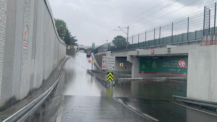 Fatih'te Yeni Yapılan Alt Geçidi Su Bastı