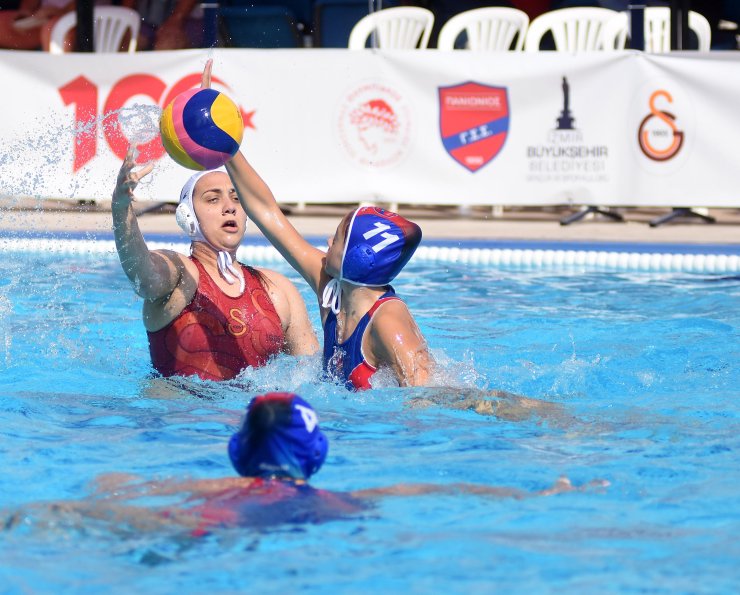 İzmir'de Sutopu Dostluk Turnuvası Başladı