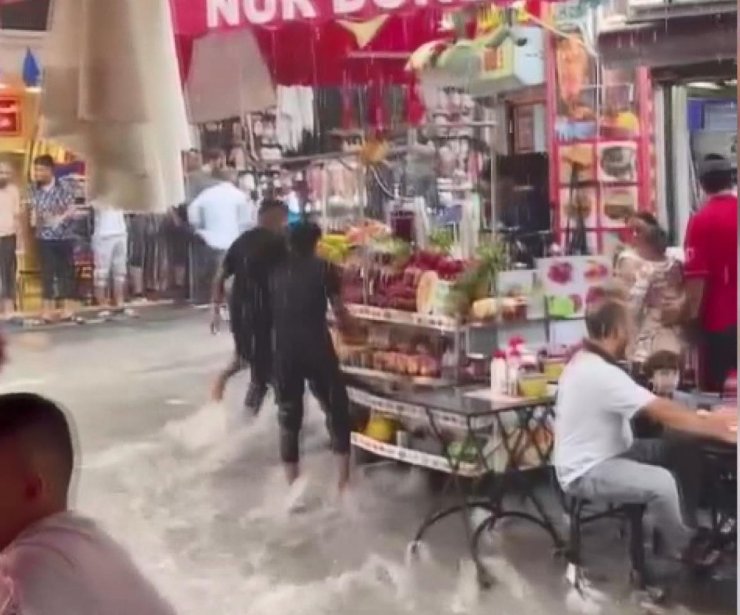 Kapalıçarşı Ve Tahtakale'yi Su Bastı - 2