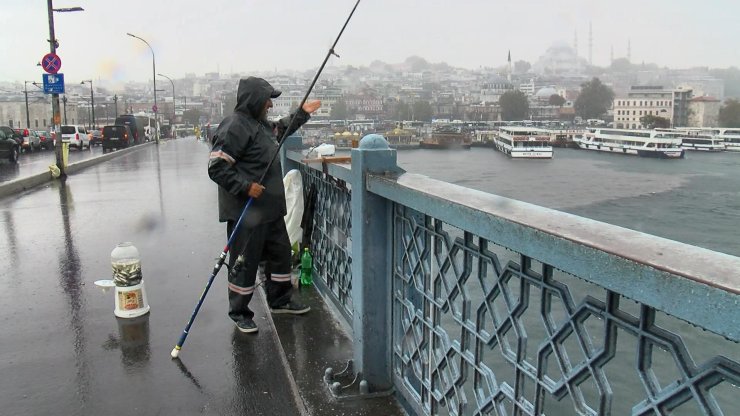 Karaköy'de Sağanak Yağışta Yollar Su Altında Kaldı