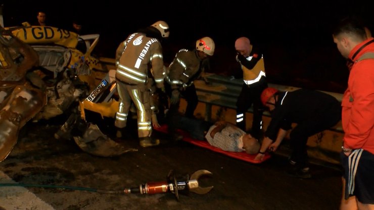 Kazada Şoka Giren Taksi Şoförü, 'Araçta Biri Var' Dedi, Ekipler Ormanlık Alanda Arama Yaptı