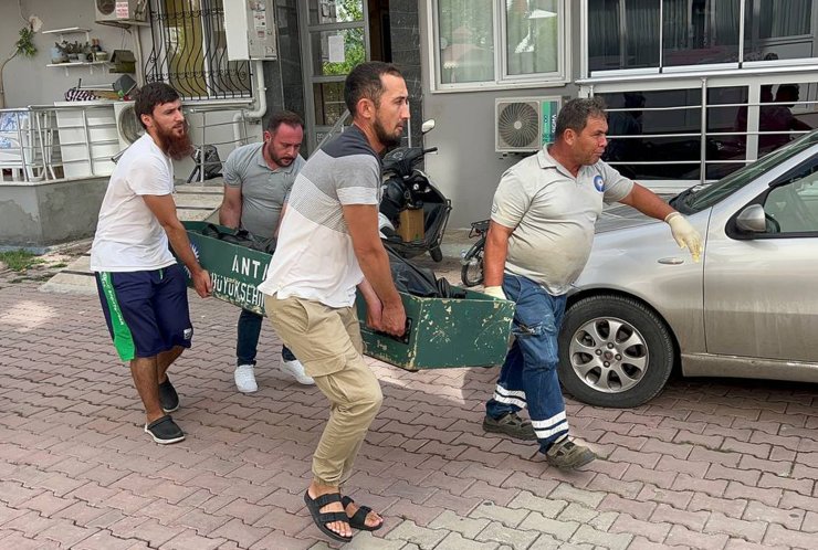 Kazakistanlı 9 Aylık Hamile Kadın, Evinde Ölü Bulundu