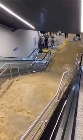 Pendik'te Metro İstasyonunu Su Bastı