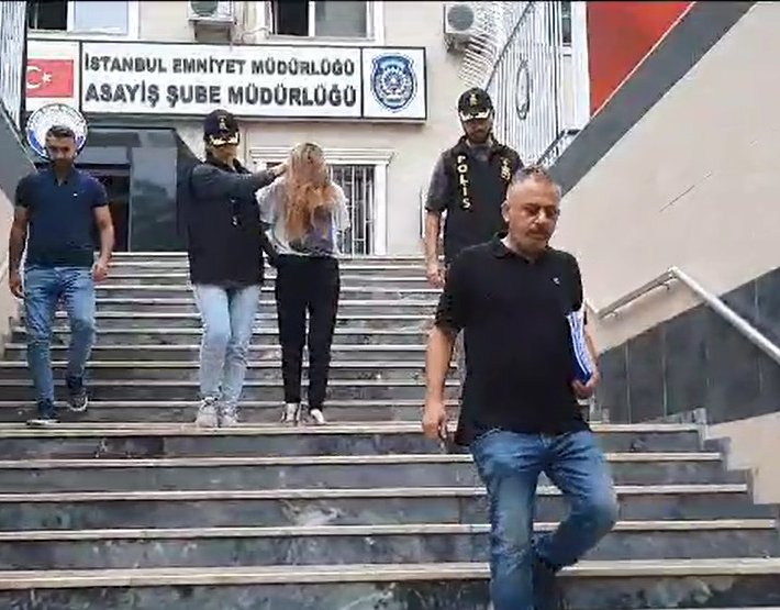 Yazar Kadın Eski Eşini Boğazını Keserek Öldürdü