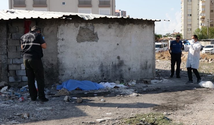 Antalya'da Erkek Cesedi Bulundu