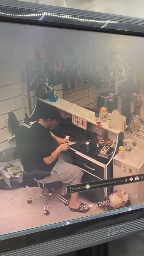 Cep Telefonu Bataryası Bomba Gibi Patladı