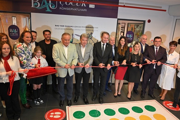 Geleceğin Yeteneklerine Ünlü Sanatçılardan Dev Destek