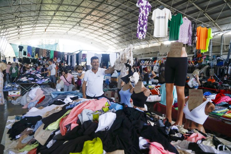 Seyyar Pazarcılar, 'Parselledikleri' Kaldırımları Binlerce Liraya Birbirine Devrediyor