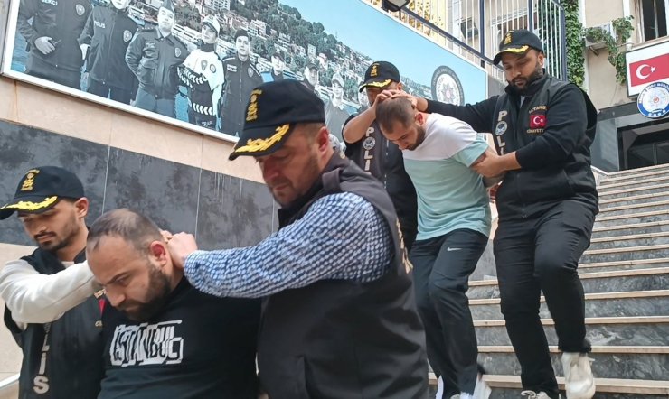 Cinayet Suçlamasıyla Yargılanan Şüpheliyi Öldüren İki Kişi Yakalandı