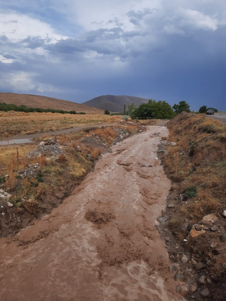 Kayseri'de Sağanak Sele Neden Oldu