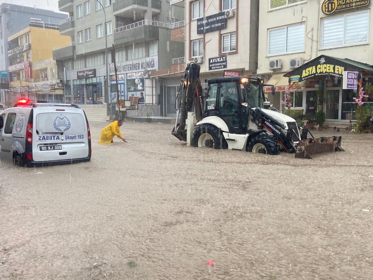 Osmaniye'de Sağanak; Yollar Suyla Doldu