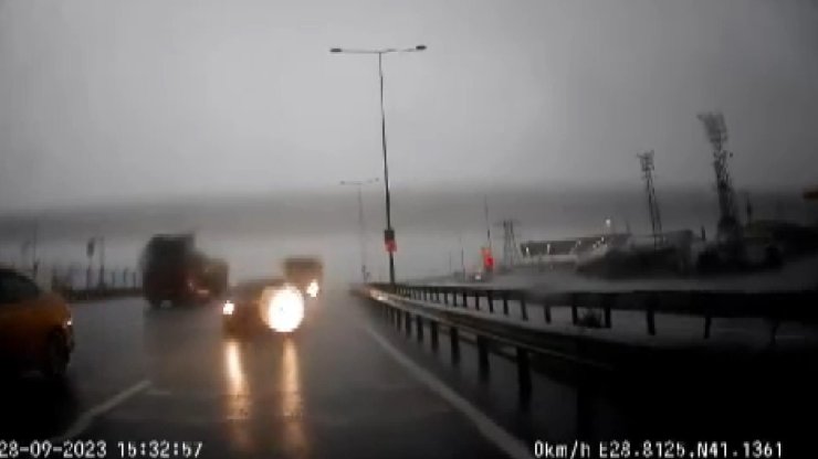 Sultangazi'de Hafriyat Kamyonunun 6 Araca Çarptığı Anlar Kamerada