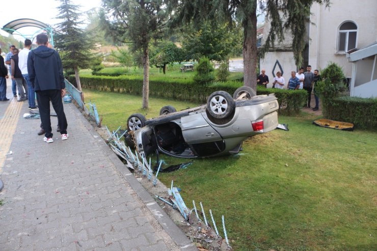 Tokat'ta Otomobil, Hafif Ticari Araca Çarptı; 1'i Çocuk 11 Yaralı
