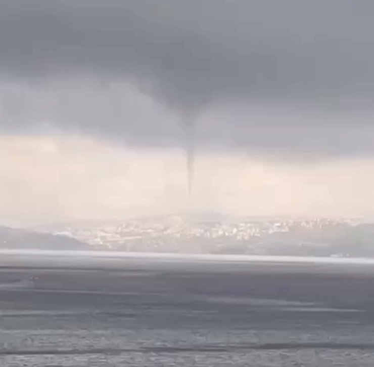 Yalova’da Çıkan Hortum Cep Telefonu Kamerasıyla Görüntülendi