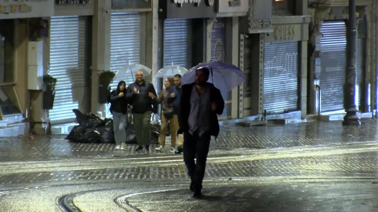 İstanbul'da Yağış Sabah Saatlerine Kadar Sürdü