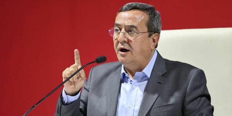 İzmir'de Atatürk Büstüne Saldırı