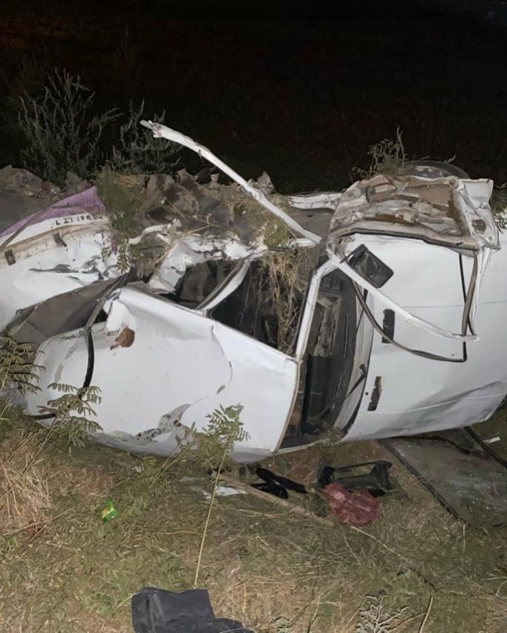 Yol Kenarına Çekilen Otomobile, Tır Çarptı: 2'si Çocuk 6 Yaralı