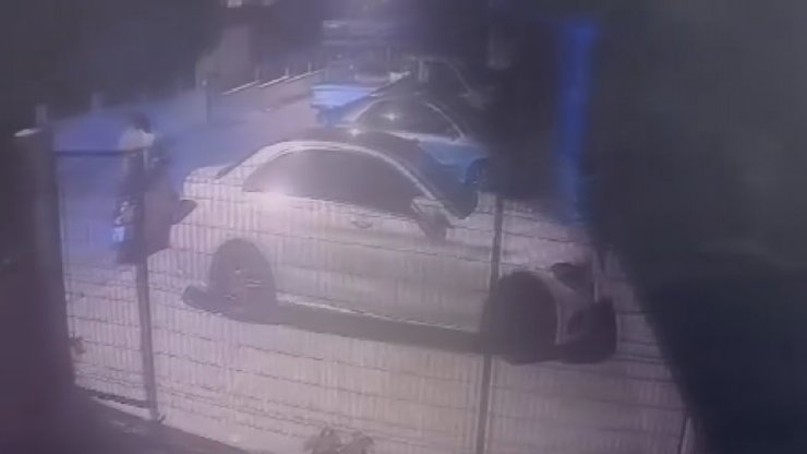 Beylikdüzü'nde Park Halindeki Motosikletin Kundaklandığı Anlar Kamerada