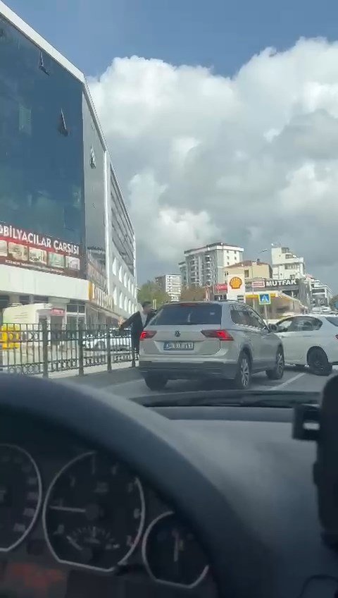 Pendik'te Trafikteki Saldırı: Bıçaklı Saldırgan Yakalandı